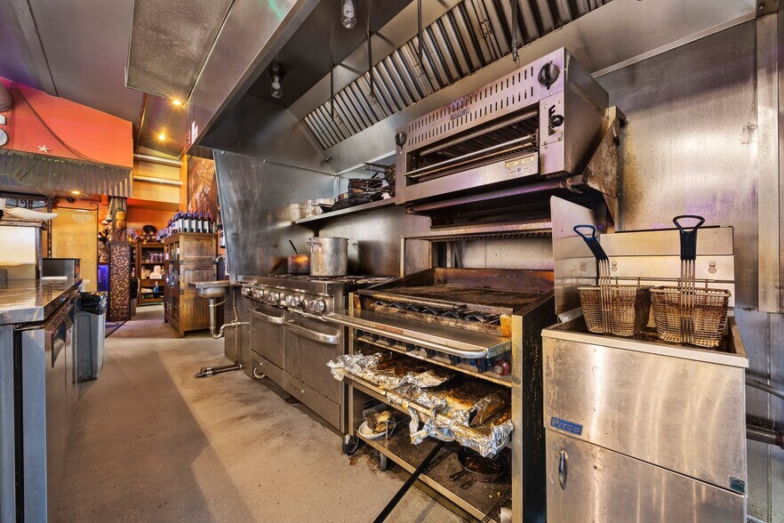 More Photos Of , Gaylord Unknown For Sale