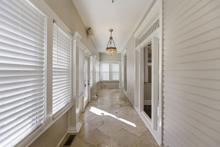 More Photos Of 211 29th Ave N, Nashville Freestanding For Lease