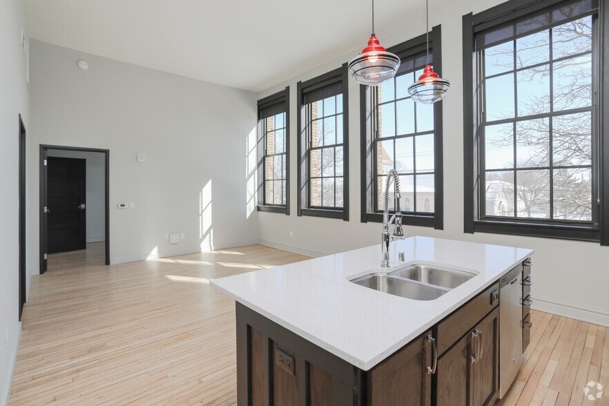 More Photos Of 215 N Webster Ave, Green Bay Apartments For Sale