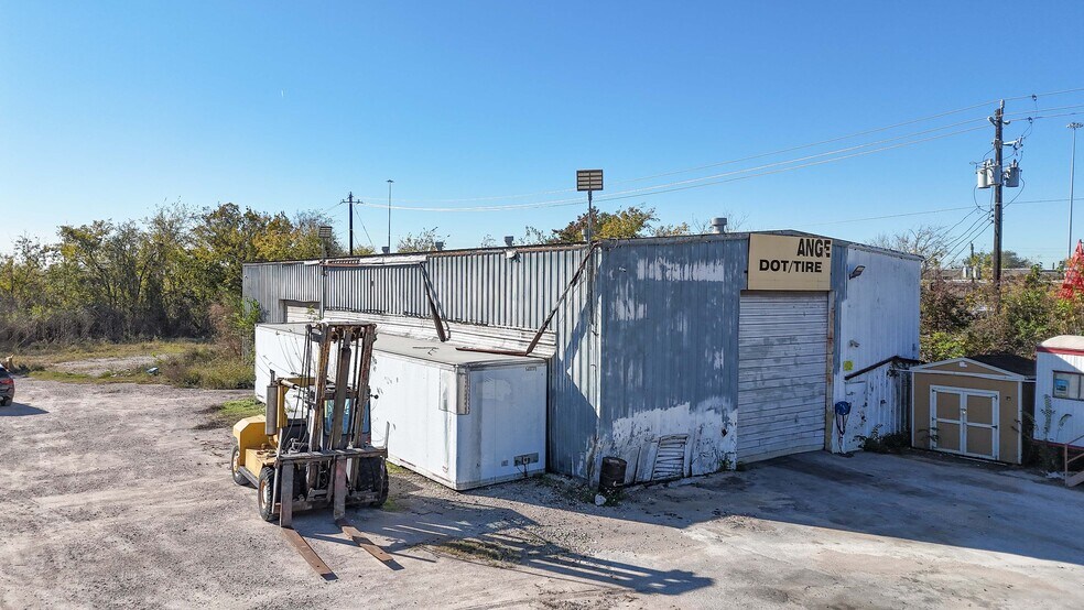More Photos Of 4104 Banner Dr, Houston Warehouse For Lease