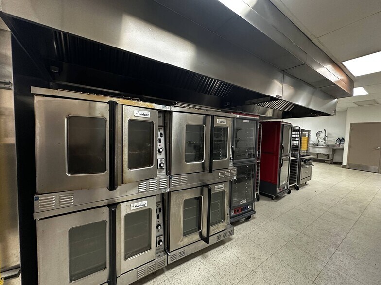 More Photos Of 500 Grand Ave, Joplin Flex For Lease