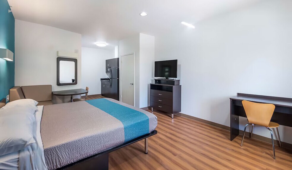 More Photos Of 209 Cedar Ln, Channelview Hotel For Sale