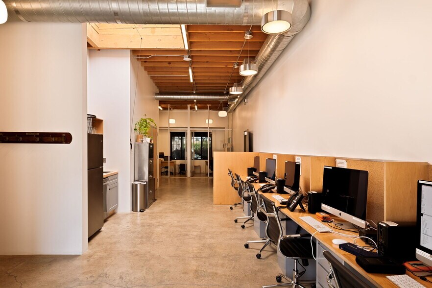 More Photos Of 5450-5458 W Washington Blvd, Los Angeles Office For Sale