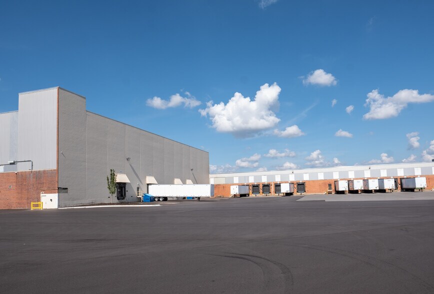 More Photos Of 1120 36th St SE, Grand Rapids Distribution For Lease