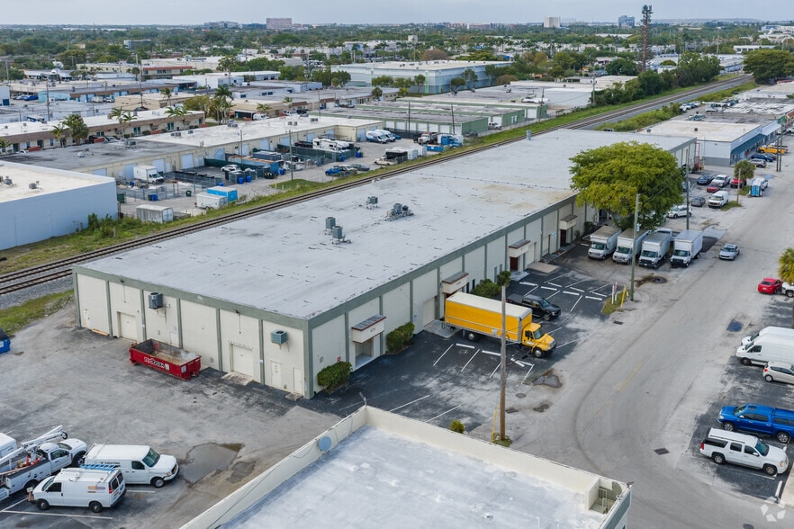 More Photos Of 4701-4755 NE 12th Ave, Oakland Park Warehouse For Lease