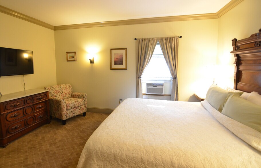 More Photos Of 72 Union Ave, Saratoga Springs Apartments For Sale