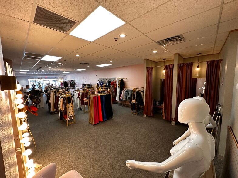 More Photos Of 1699 N Zaragoza Rd, El Paso Storefront Retail Office For Lease