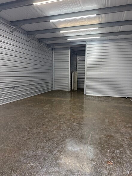More Photos Of 12894 A US-45E, Martin Flex For Lease