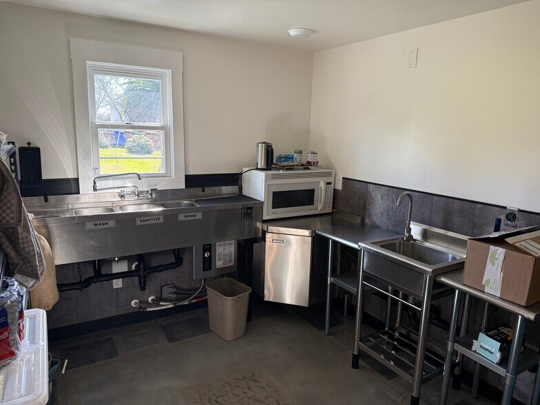 More Photos Of 4372 Old Sonoma Hwy, Napa Freestanding For Lease