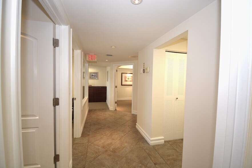 More Photos Of 7765 SW 87th Ave, Miami Office For Sale