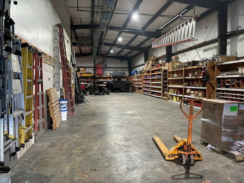 More Photos Of 1211 Commercial Park Dr, Tallahassee Warehouse For Sale