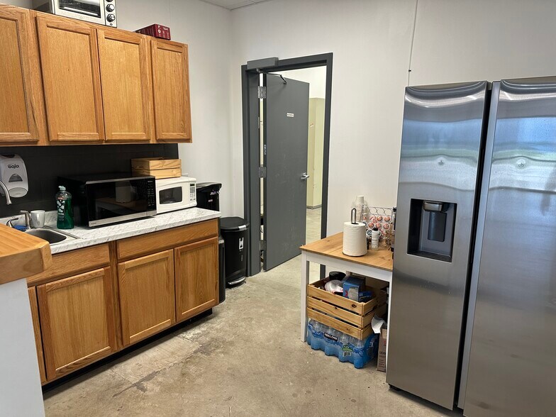 More Photos Of 40119 Industrial Park Cir, Georgetown Warehouse For Sale