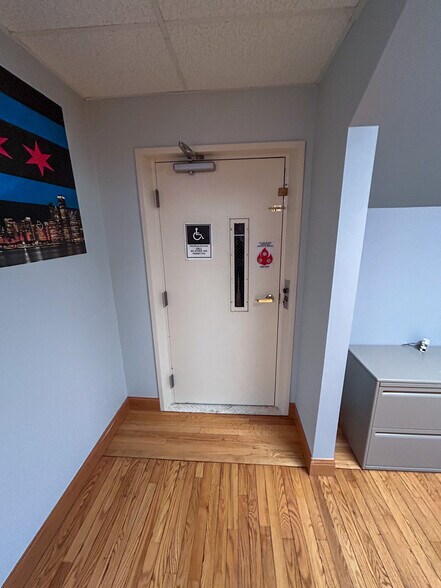 More Photos Of 30 N Lincoln St, Batavia Office For Lease