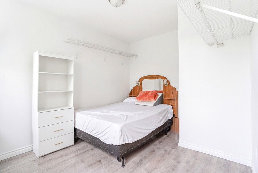 More Photos Of 369 E Kinney St, Newark Apartments For Sale