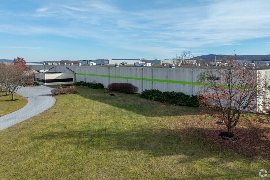 More Photos Of 25 Keystone Dr, Lebanon Warehouse For Sale