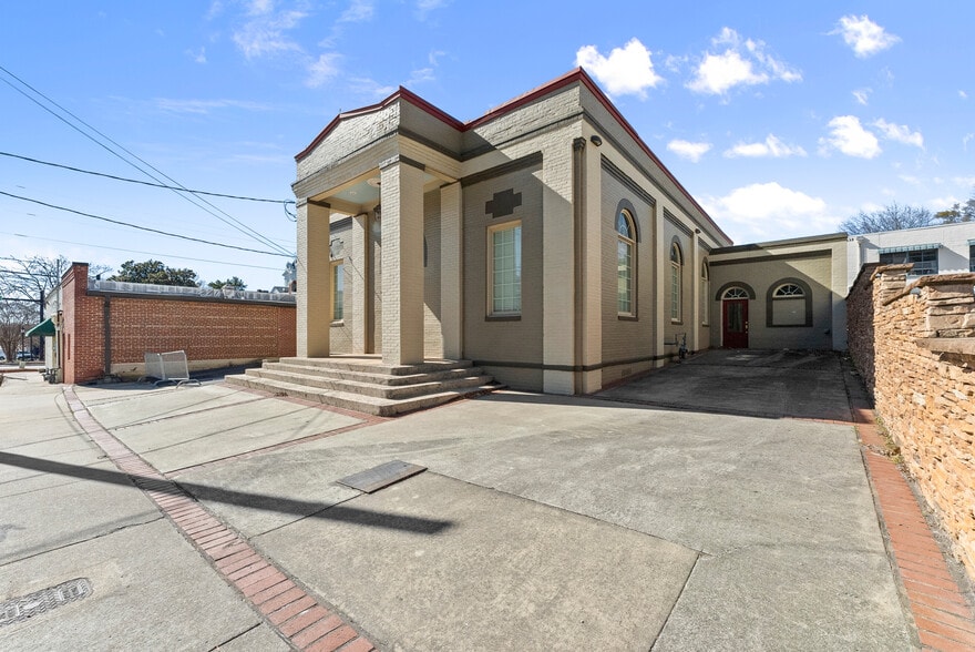 More Photos Of 221 Clayton St, Lawrenceville Office For Lease