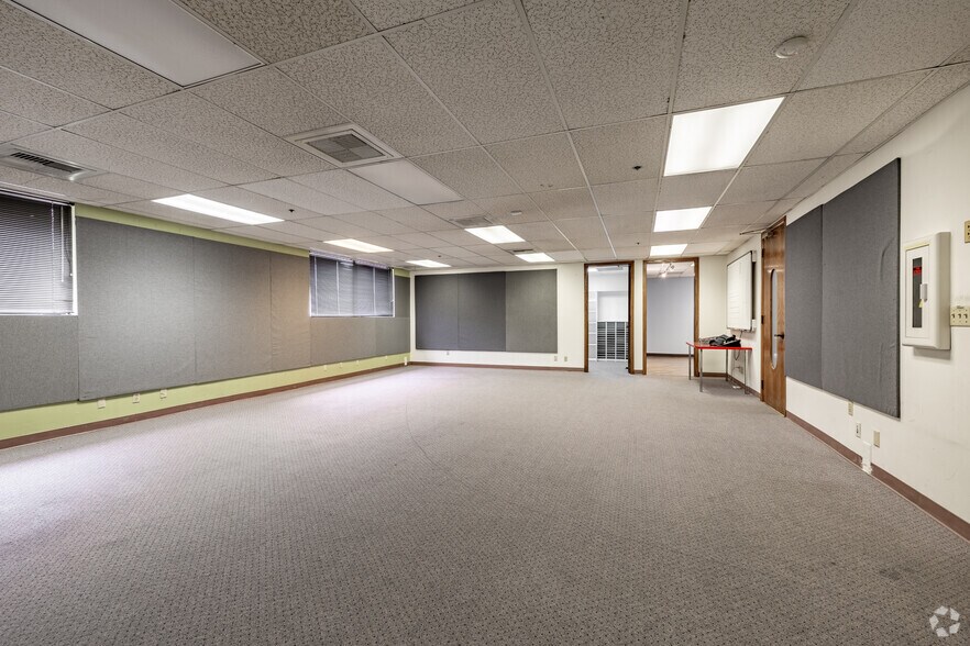 More Photos Of 2711-2717 Winona Ave, Burbank Research And Development For Sale