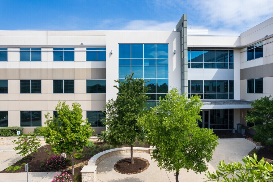 More Photos Of 2700 La Frontera Blvd, Round Rock Office For Lease