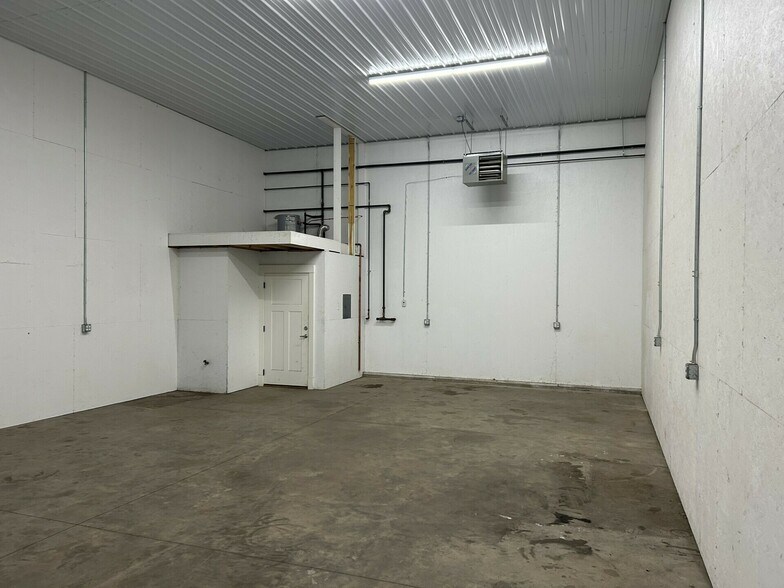 More Photos Of 20 Gate St, Carver Warehouse For Lease