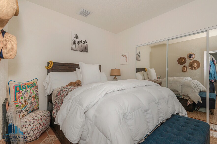 More Photos Of 330 SW 20th St, Fort Lauderdale Multifamily For Sale