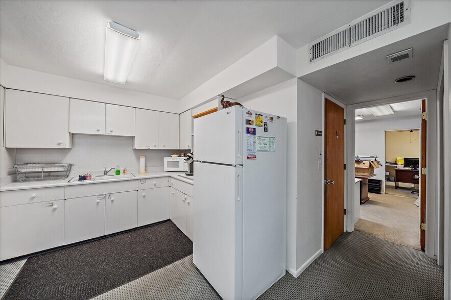 More Photos Of 4242 McIntosh Ln, Sarasota Storefront Retail Office For Sale