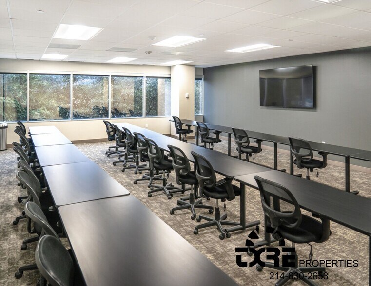 More Photos Of 1420 W Mockingbird Ln, Dallas Office For Lease