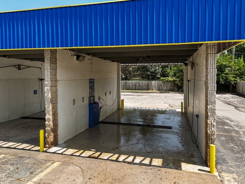 More Photos Of 2812 E Chestnut Expy, Springfield Carwash For Sale