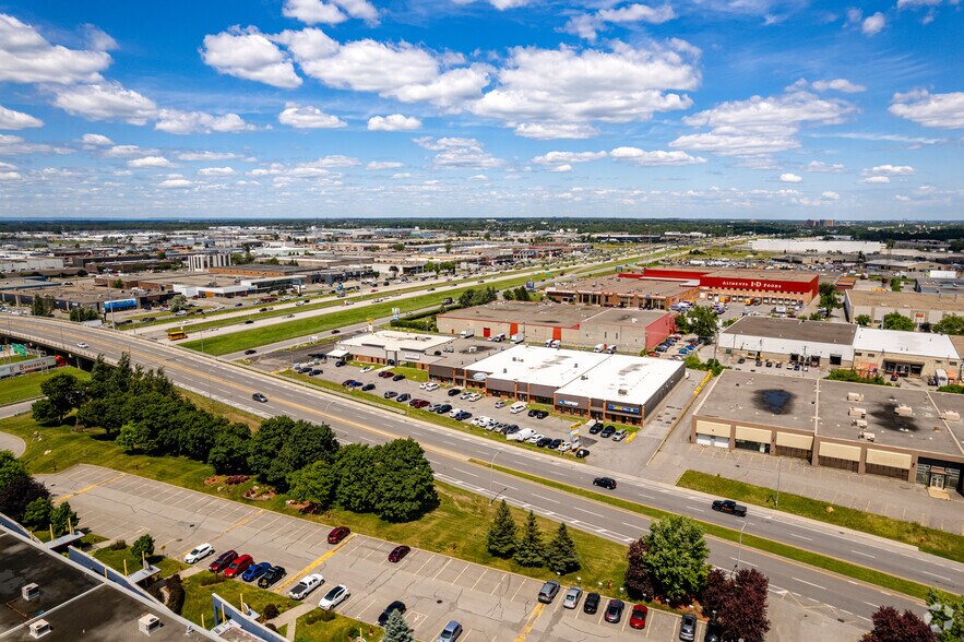More Photos Of 2597-2635 Boul Le Corbusier, Laval Distribution For Lease