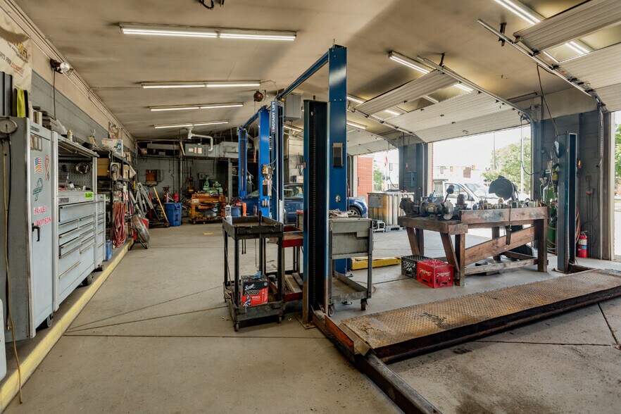 More Photos Of 34655 E Michigan Ave, Wayne Auto Repair For Sale