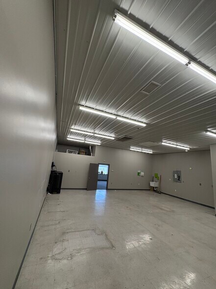 More Photos Of 66850 Executive Dr, Saint Clairsville Warehouse For Lease