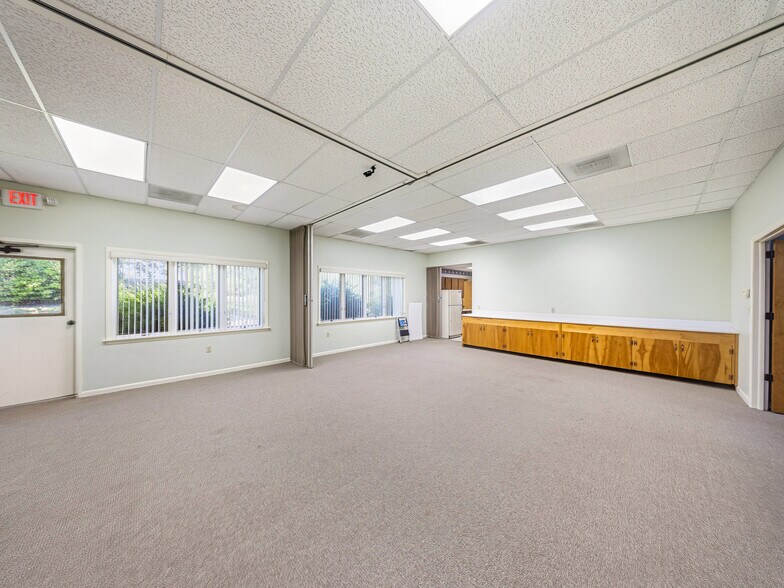 More Photos Of 675 Hendersonville Hwy, Pisgah Forest Office For Sale