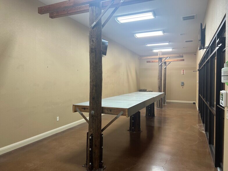 More Photos Of 6413 N State Highway 349, Midland Warehouse For Lease