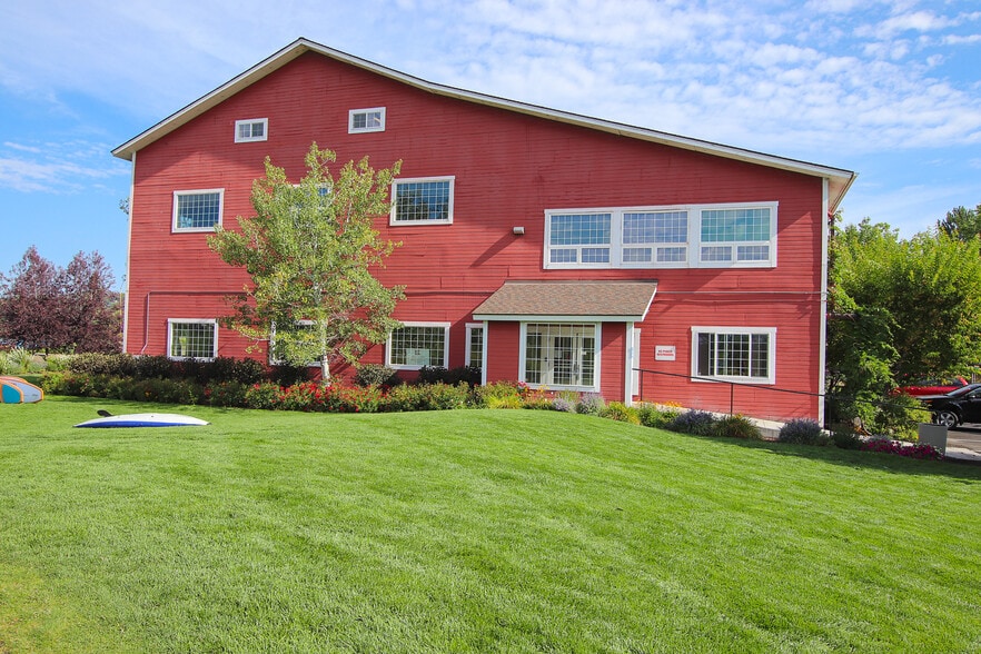 More Photos Of 805 SW Industrial Way, Bend Loft Creative Space For Lease