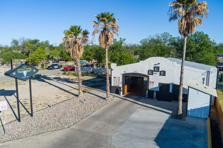 More Photos Of 607 W Gibbs St, Del Rio General Retail For Sale