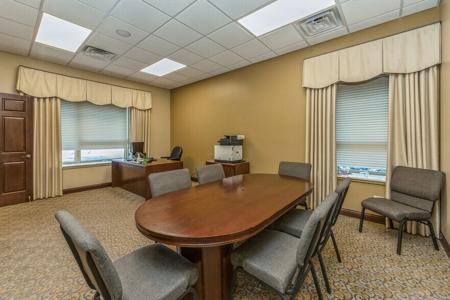 More Photos Of 1745 S Eastwood Dr, Woodstock Bank For Sale