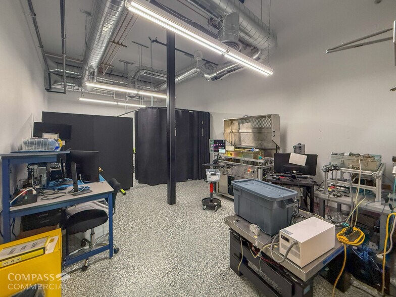 More Photos Of 20706 High Desert Ln, Bend Research And Development For Lease