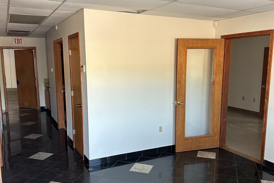 More Photos Of 21 Collins Industrial Pl, North Little Rock Flex For Lease