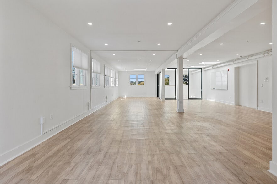 More Photos Of 320 Judah St, San Francisco Loft Creative Space For Lease