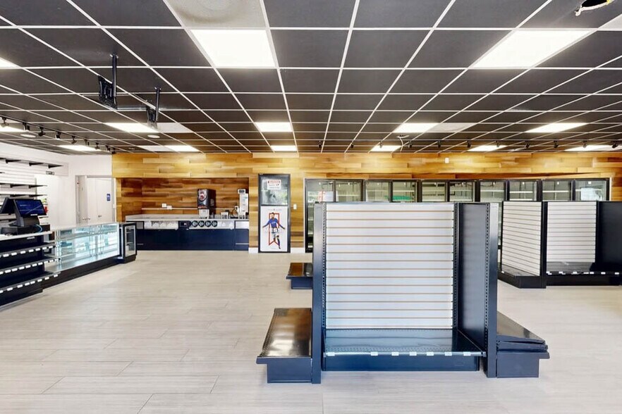 Primary Photo Of 1290 Lantana Rd, Lake Worth Convenience Store For Lease