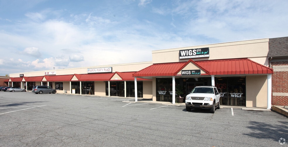 More Photos Of 1600 N Main St, High Point General Retail For Lease