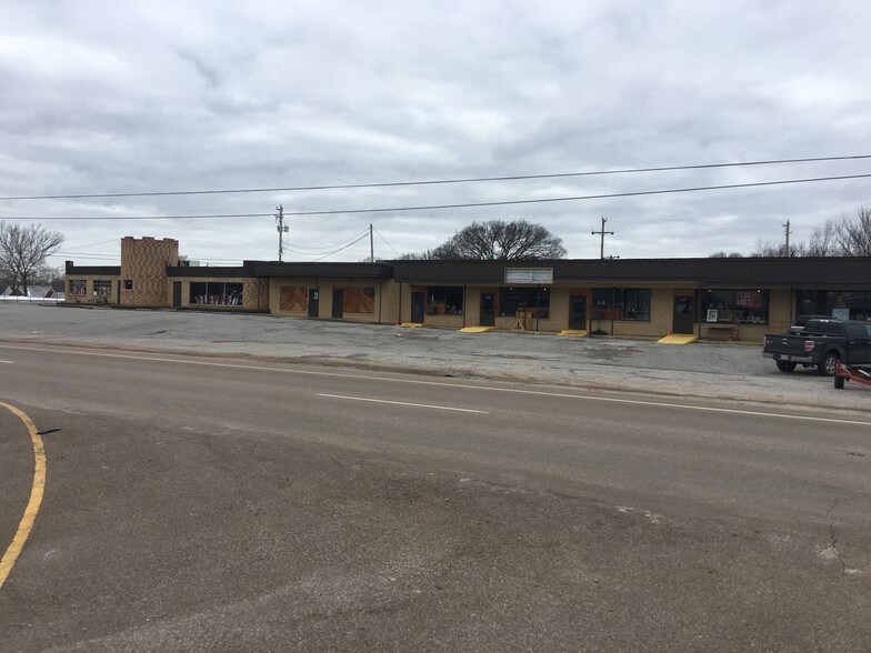 More Photos Of 6033-6079 US Highway 51 N, Millington Service Station For Sale