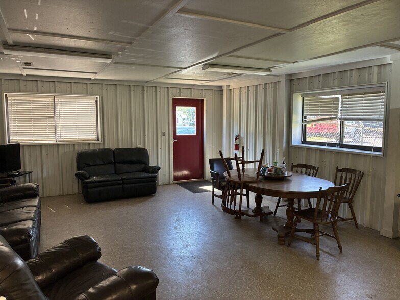 More Photos Of 337 Old US Highway 17, Hertford Industrial For Lease