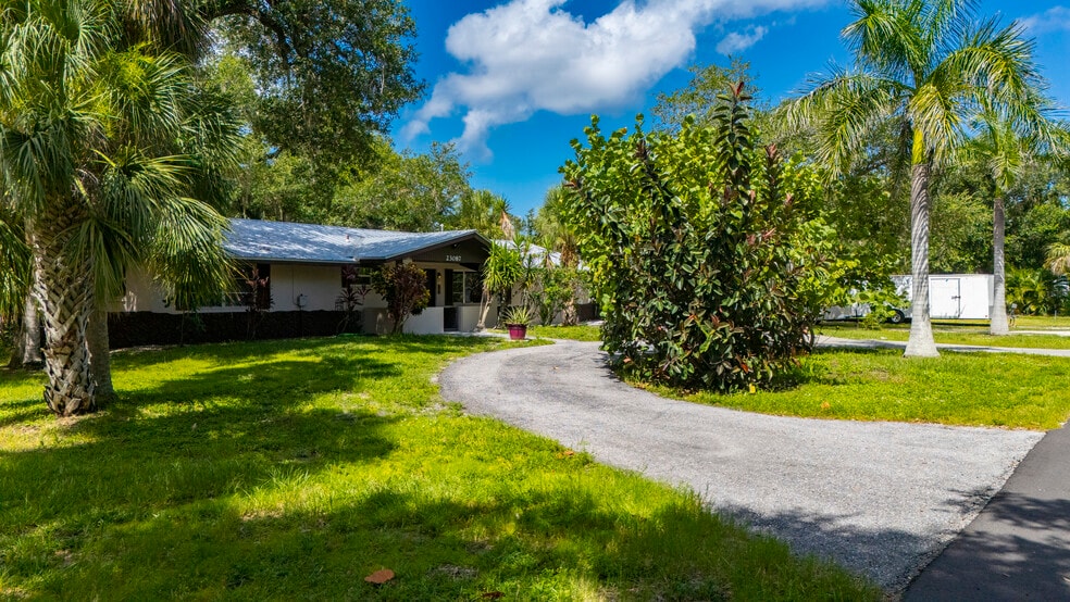 More Photos Of 23087 Central Ave, Port Charlotte Multifamily For Sale