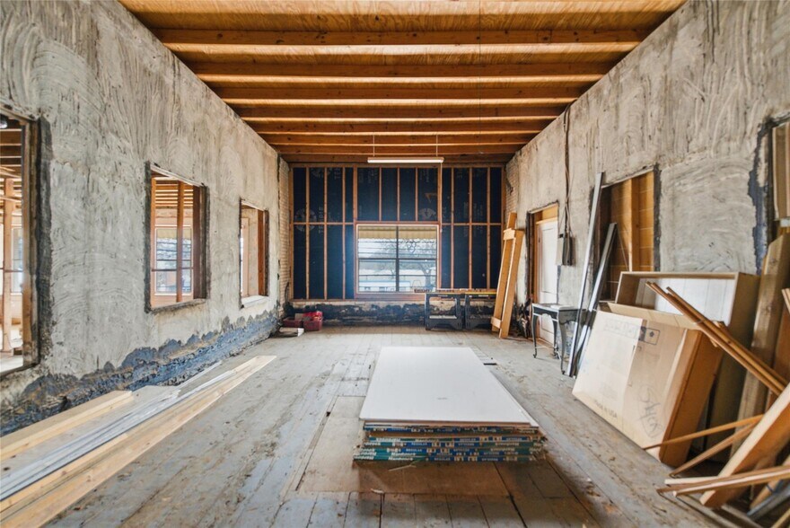 More Photos Of 226 E Blackjack St, Dublin Storefront Retail Residential For Sale