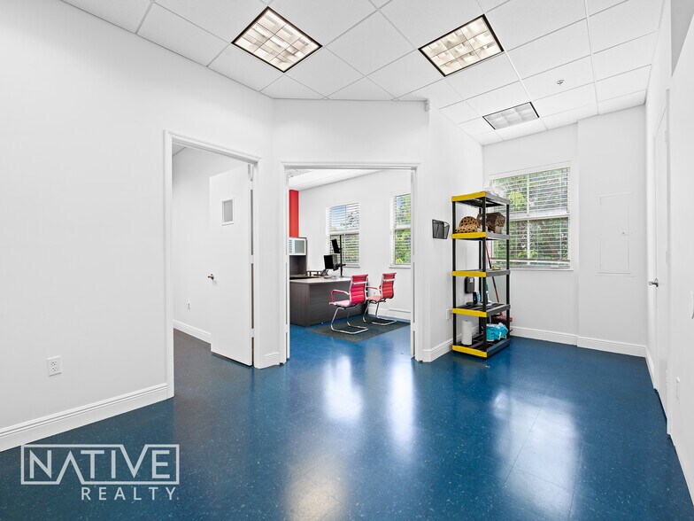 More Photos Of 701 SE 32nd Ct, Fort Lauderdale Flex For Lease