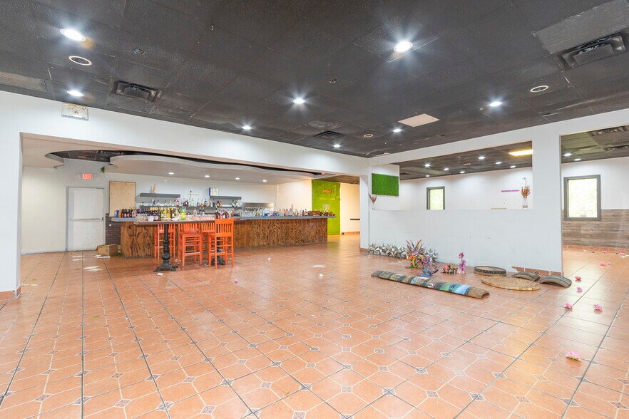 More Photos Of 1704-1710 W Main St, Central Restaurant For Lease