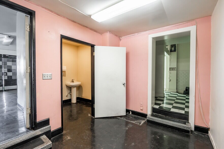 More Photos Of 723-727 N Fairfax Ave, Los Angeles General Retail For Lease