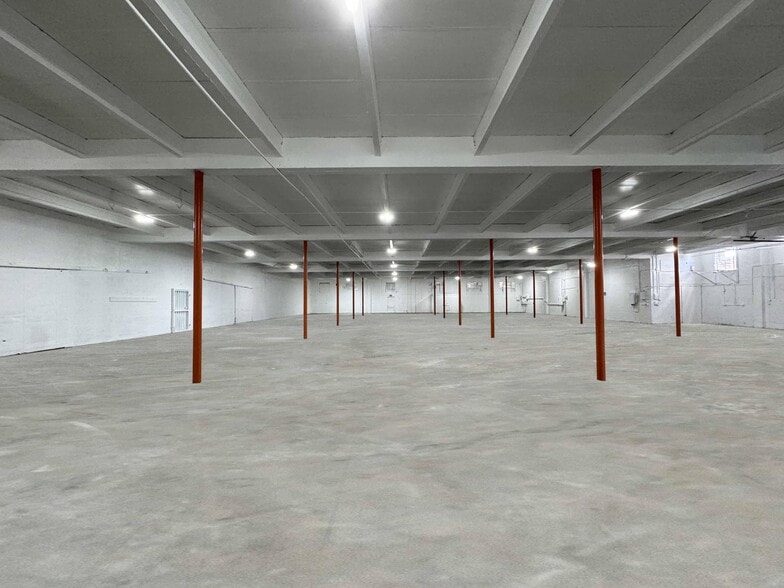 More Photos Of 286-288 NE 67th St, Miami Warehouse For Lease