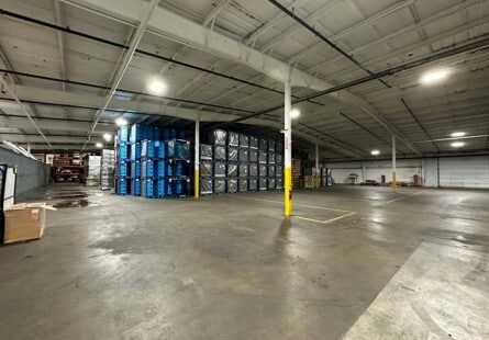More Photos Of 15401 Industrial Dr, Schoolcraft Warehouse For Lease