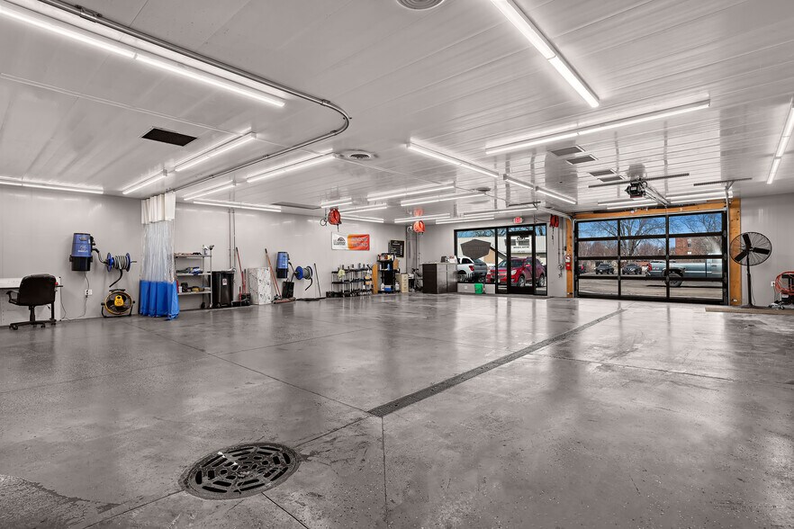 More Photos Of 1411 Rose St, La Crosse Restaurant For Sale